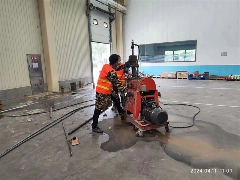 阿拉尔农场厂房地面下沉塌陷注浆加固施工